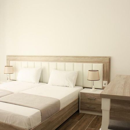 Alexandra'S Apartments Sarandë エクステリア 写真