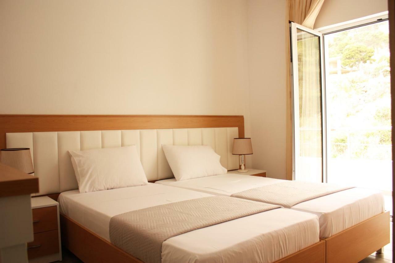 Alexandra'S Apartments Sarandë エクステリア 写真