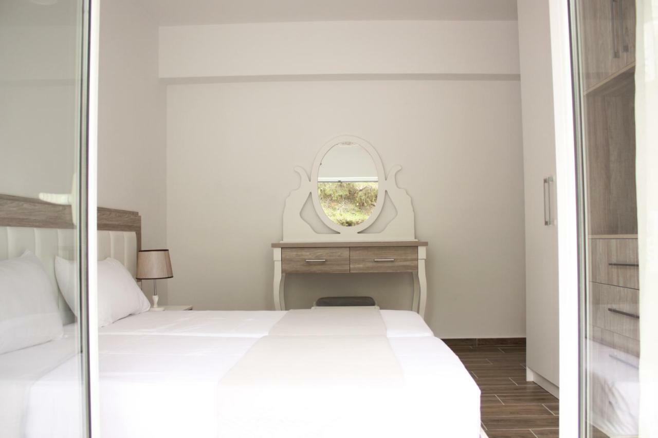 Alexandra'S Apartments Sarandë エクステリア 写真